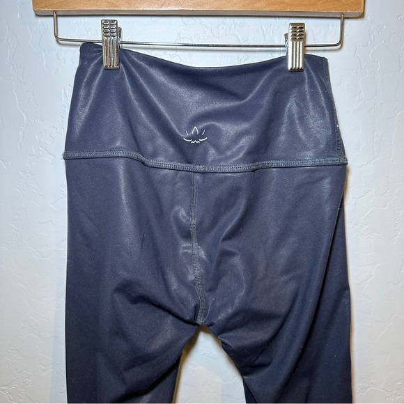 Beyond Yoga Smoky Blue High Rise Leggings Faux Leather Effect‎ Small - Picture 5 of 6